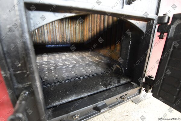 Колосниковая топка котла КВД-1.25 МВт на дровах